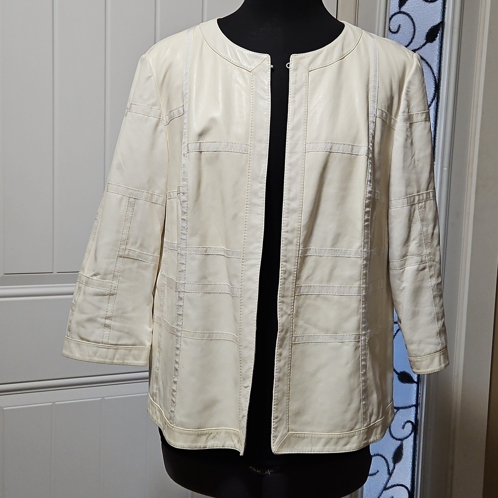 Lafayette 148 New York Cream Cropped Lambskin Sample Jacket Size 8